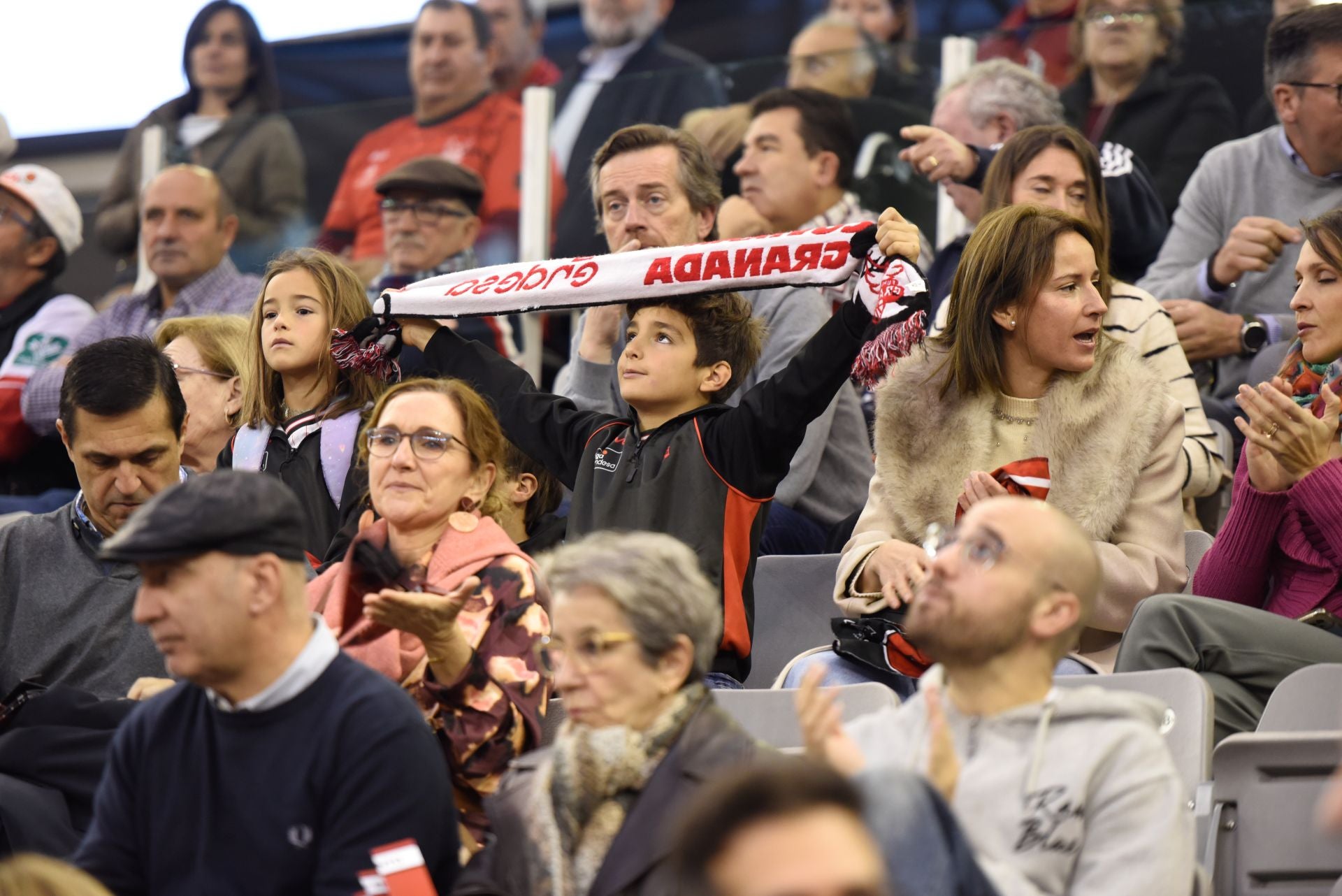 Encuéntrate en la grada del Palacio de Deportes en el Covirán - Joventut