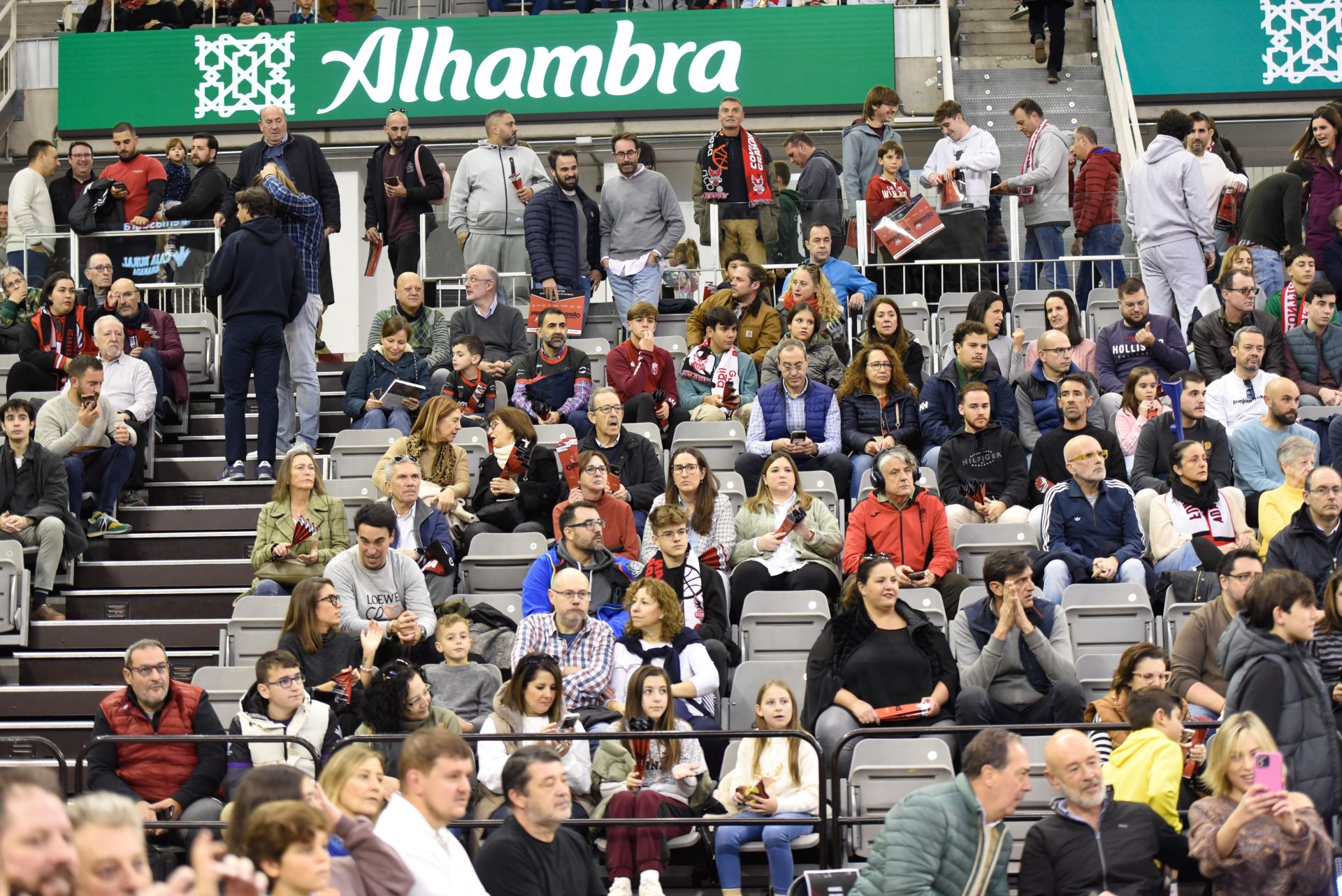 Encuéntrate en la grada del Palacio de Deportes en el Covirán - Joventut