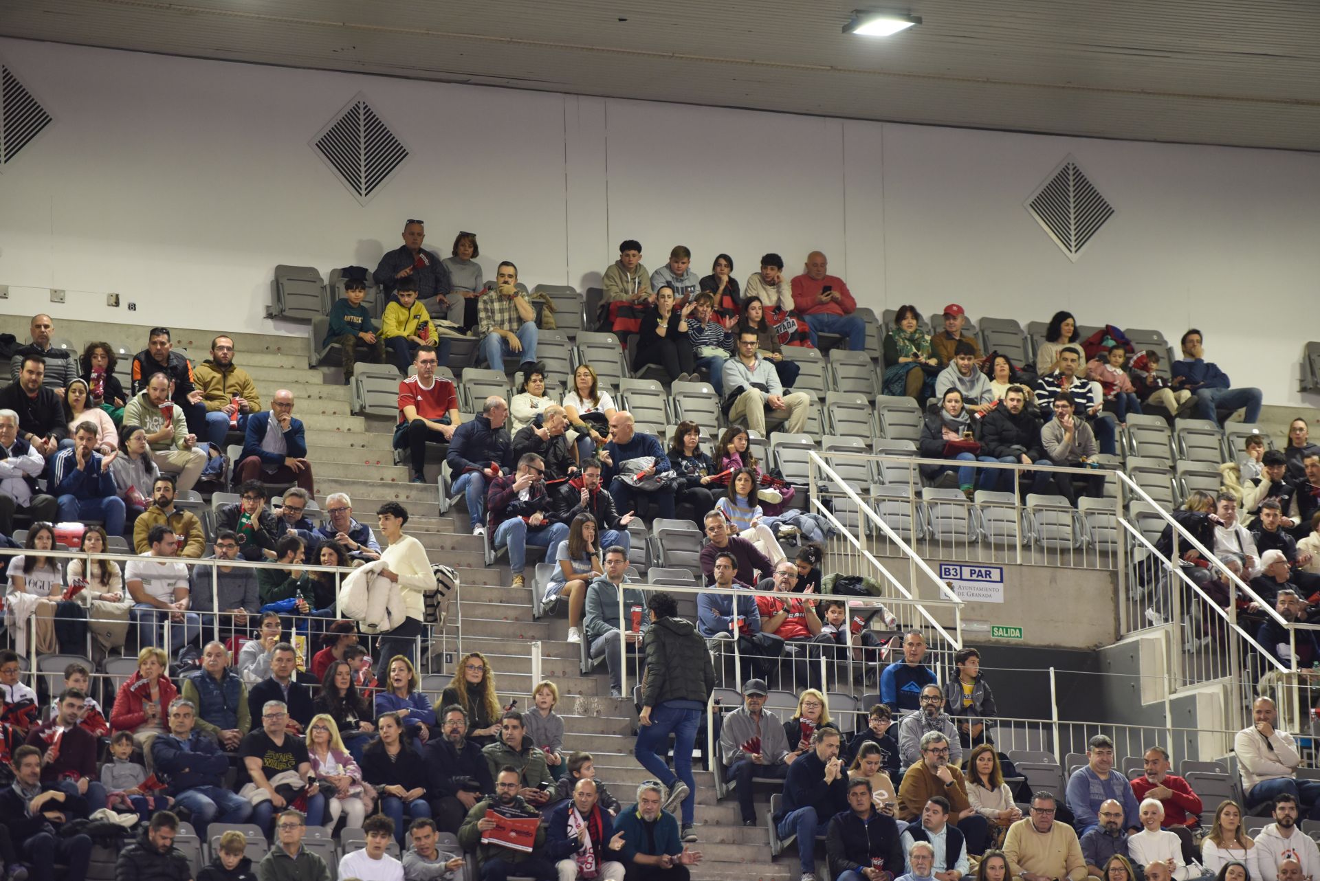 Encuéntrate en la grada del Palacio de Deportes en el Covirán - Joventut