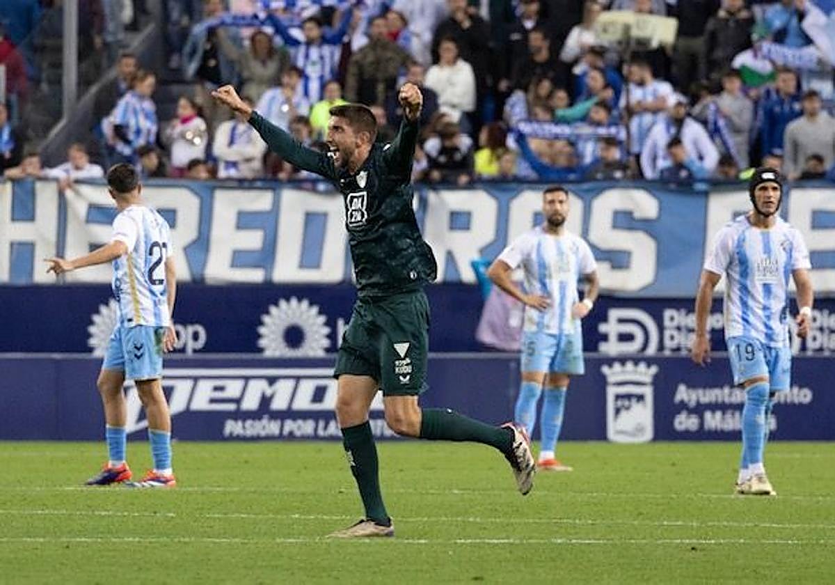 El indálico Édgar González celebra el gol del empate.