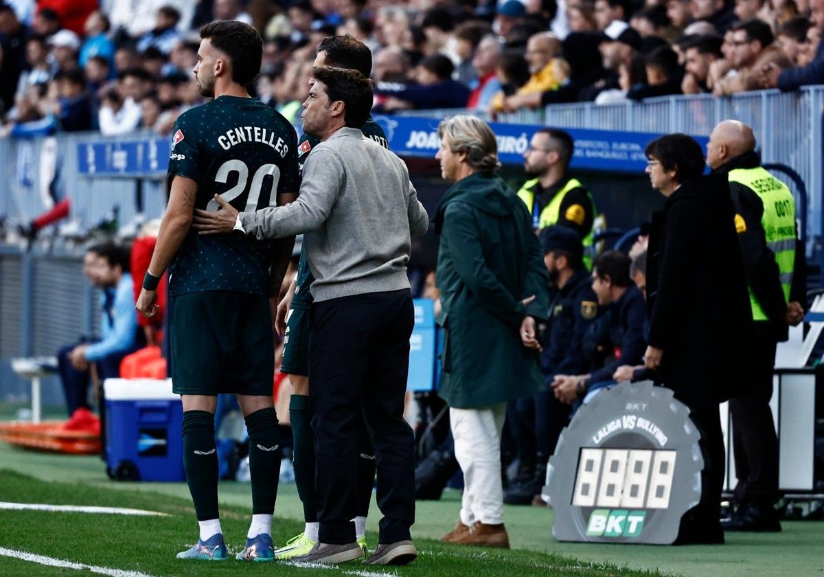 Rubi dando instrucciones a Centelles en la Rosaleda