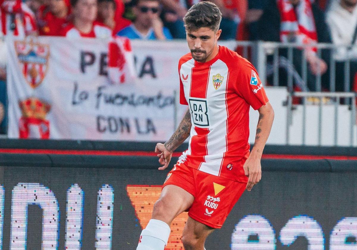 Pozo durante un partido con el Almería