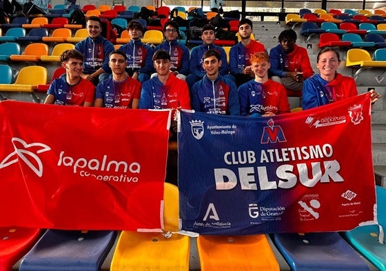 Los atletas del Delsur celebran el sexto puesto sub-20 en el Campeonato de España.