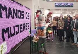 Representación de una mujer bolilerra de Torres.