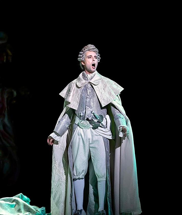 Imagen secundaria 2 - El tenor almeriense Juan de Dios Mateos cierra con éxito su actuación en la Opera House de Shanghai