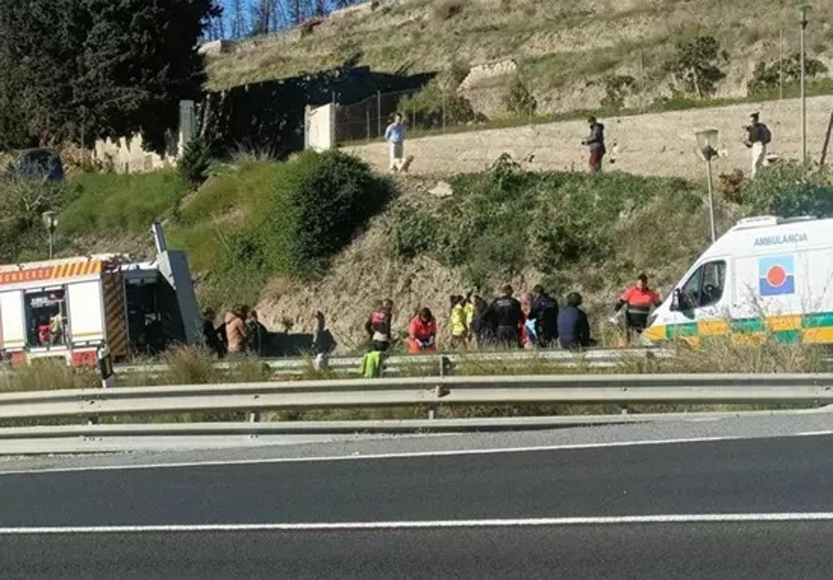 Los Bomberos de Almuñécar y el 061 intervienen en la N-340 este pasado lunes