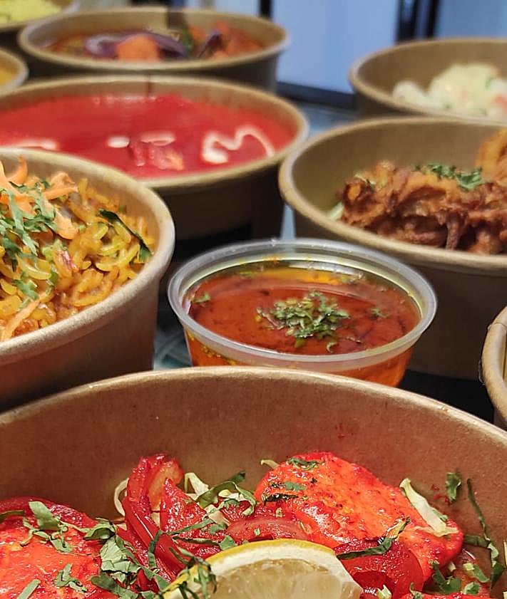 Imagen secundaria 2 - El restaurante indio de Granada que puede ser el mejor de España: «Estamos en una nube»