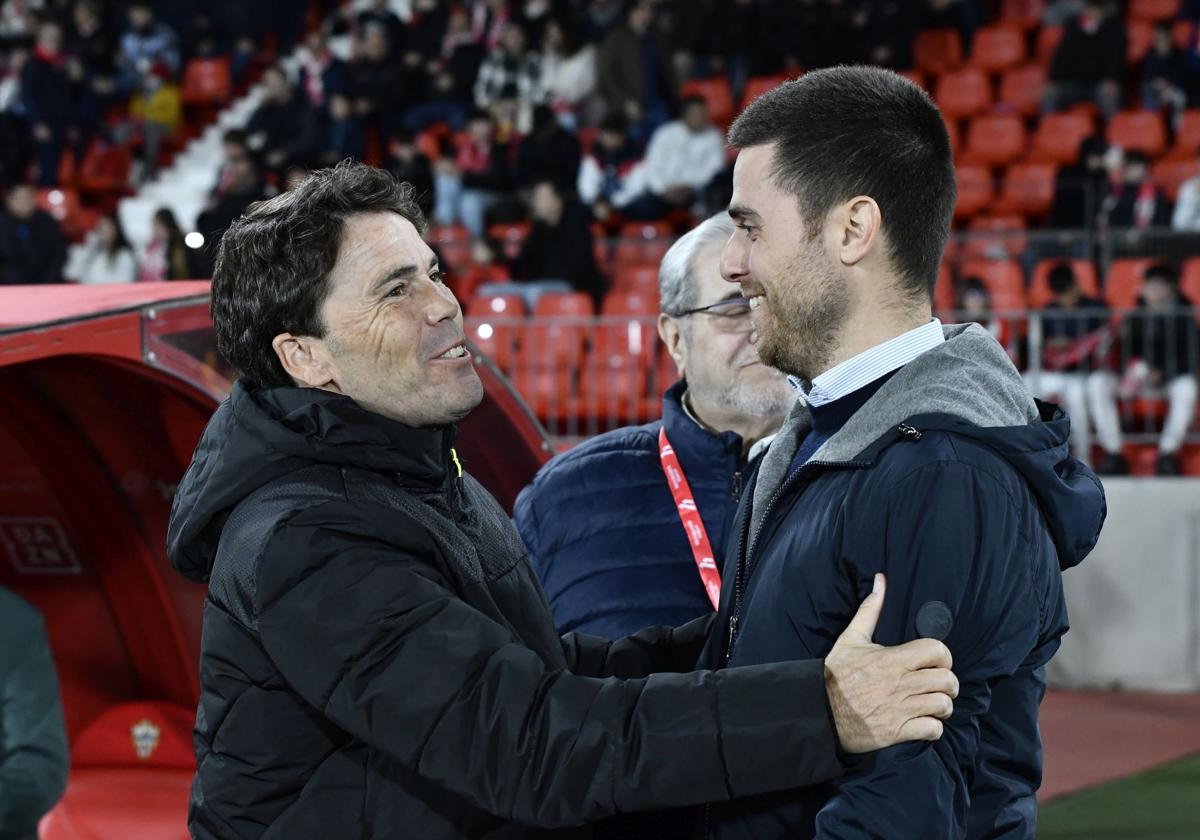 Rubi y Lisci se saludan antes de iniciar un partido del que sacar muchas conclusiones.