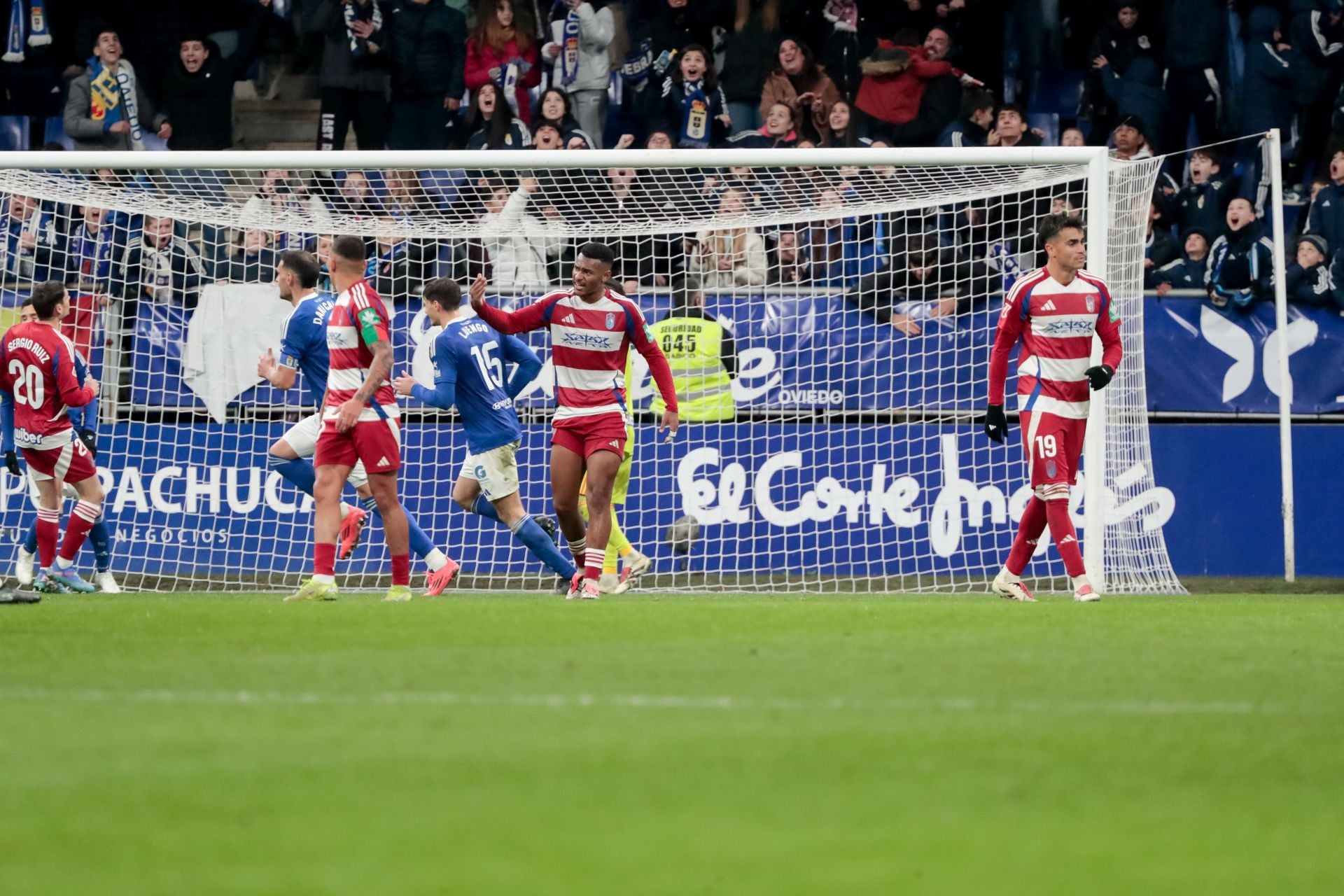 Las mejores imágenes del partido del Granada CF contra el Real Oviedo