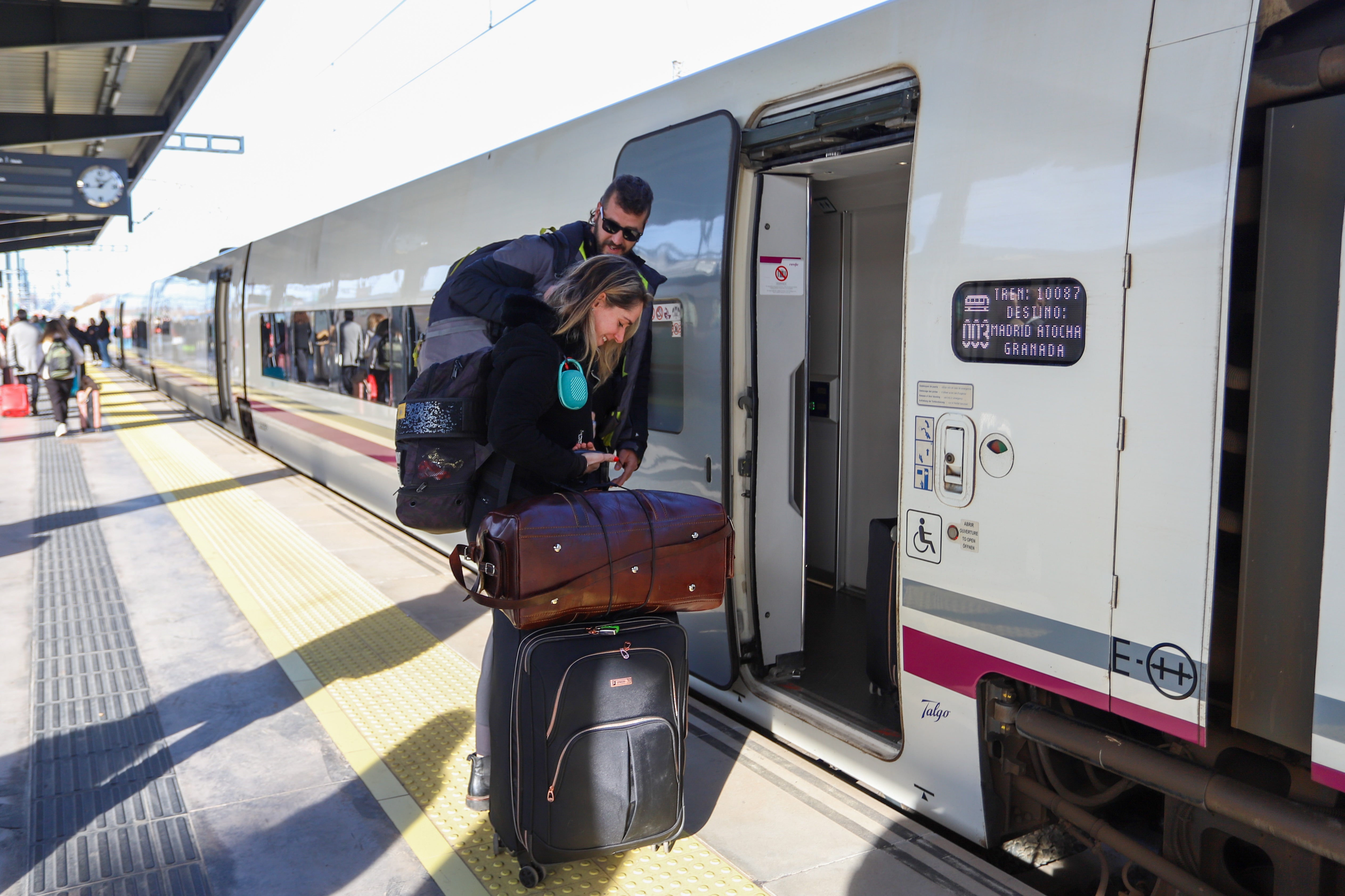 Las imágenes de la llegada de la cuarta frecuencia de tren con Madrid