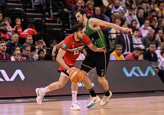 Sergi García, que disfrutó de algunos minutos ante el Joventut tras la lesión, entrenó con normalidad para la cita del Baskonia.