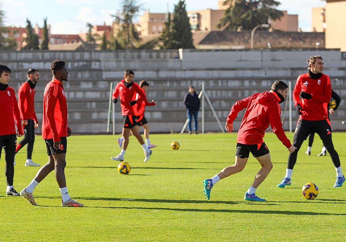 Un instante del último entrenamiento del Granada previo a la visita al Oviedo.