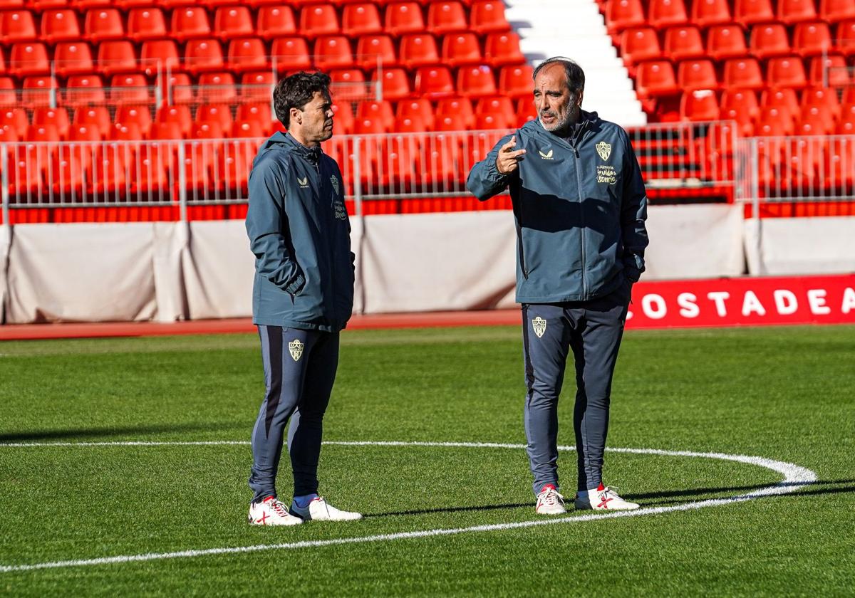 Jaume Torras dialoga con Rubi en un entrenamiento.