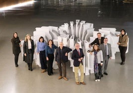 Luis Alcalá, en el centro, con algunos miembros del Consejo Rector, ayer en el Parque de las Ciencias.