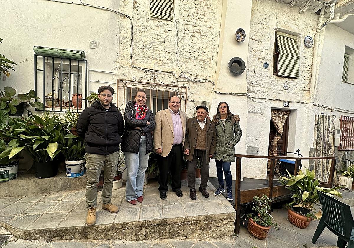 Güéjar Sierra instala detectores de humo en las casas de las personas mayores y con discapacidad