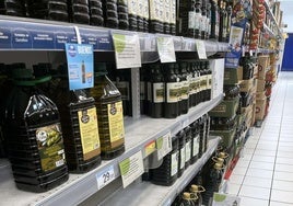 Carrefour tira el precio en los aceites de oliva virgen extra Coosur, Hojiblanca y La Masía