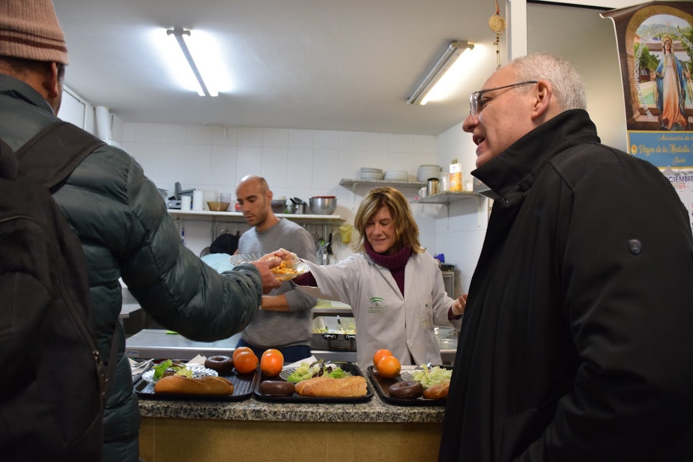 Reparto del menú del comedor escolar, la noche del lunes.