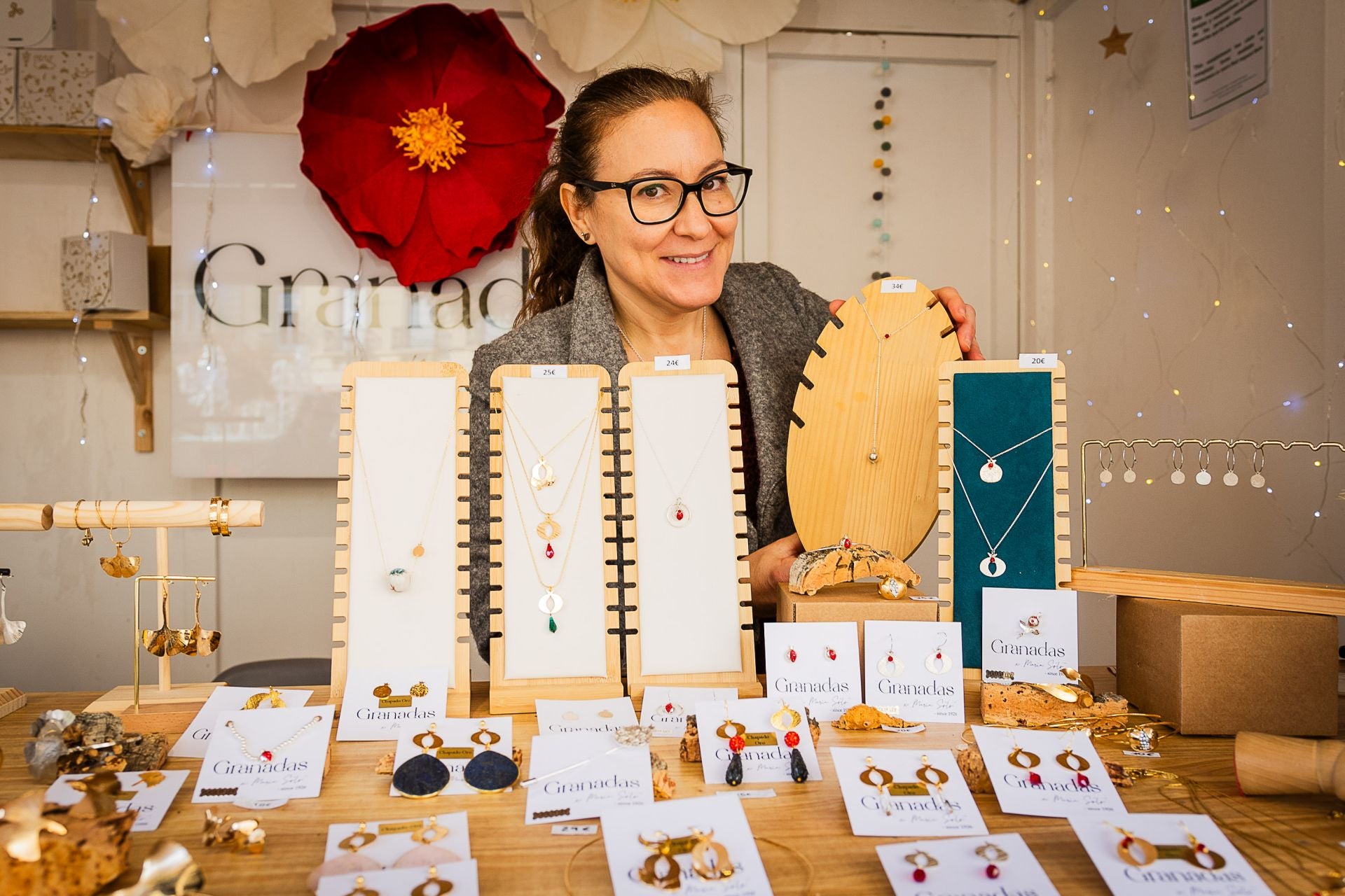 Así son las mil granadas que puedes encontrar en el mercado navideño