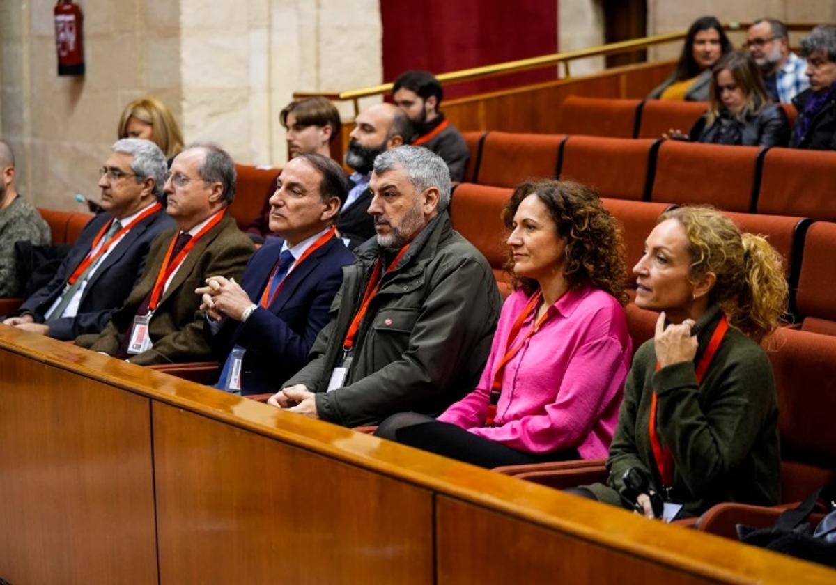 Representantes de los agentes sociales, durante el debate de la ley.