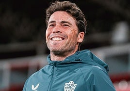 Rubi sonriente en el UD Almería Stadium