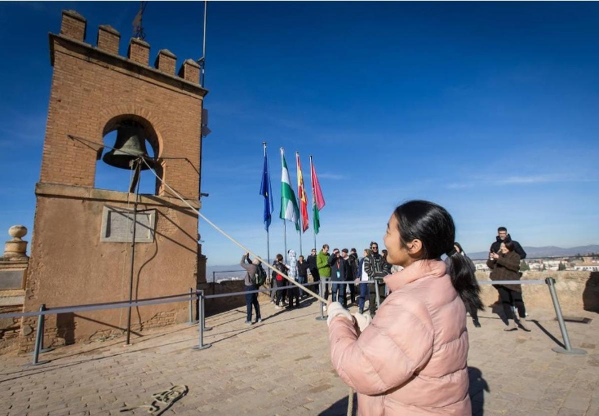 Tocar la Torre de la Vela este 2 de enero es posible para ti.