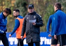 El entrenador del Eibar, Joseba Etxeberria, dirige un entrenamiento esta semana.