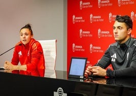 Alba Pérez y Arturo Ruiz, juntos en sala de prensa de Los Cármenes.