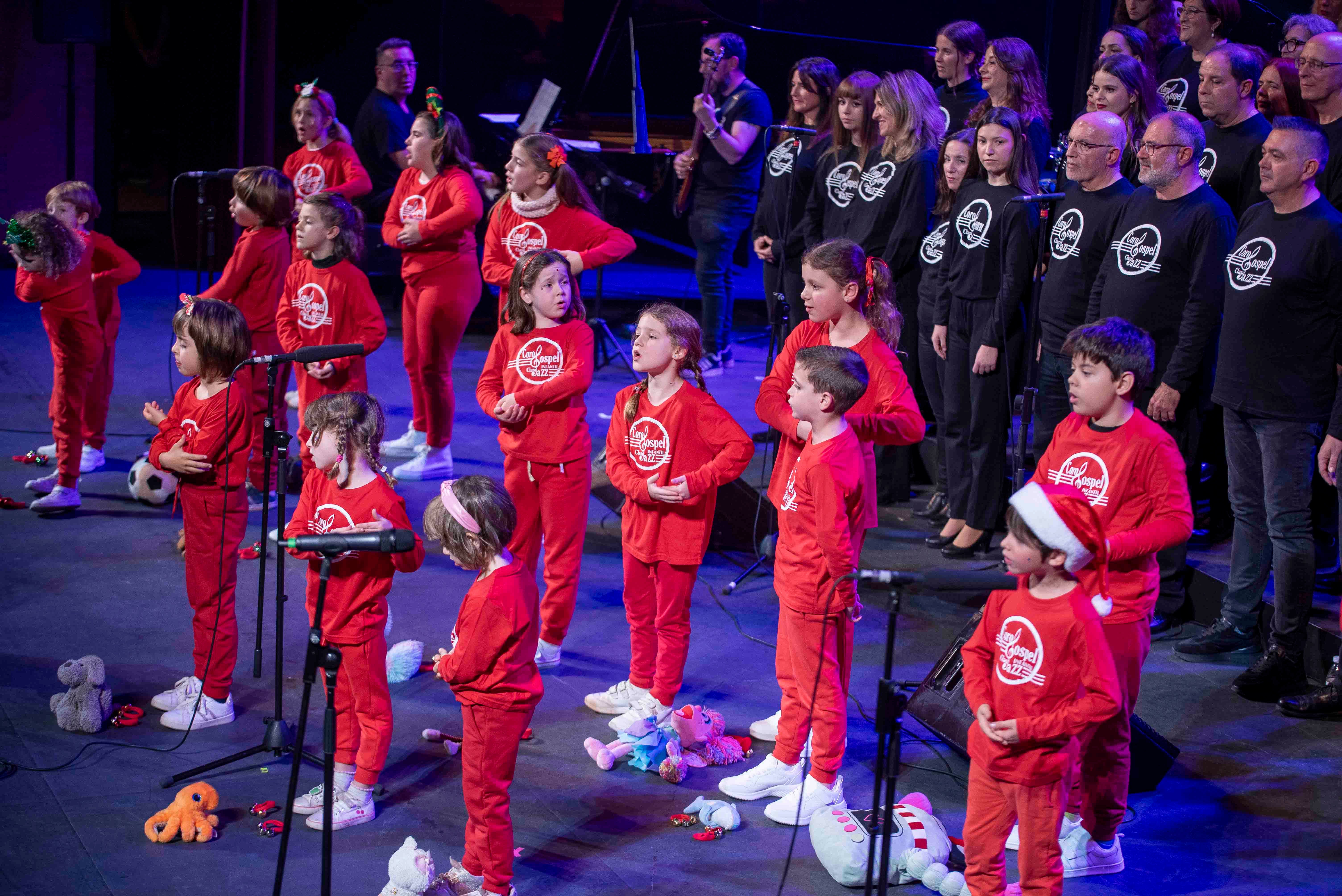 Imagen principal - El Coro Góspel Clasijazz conecta con los corazones del público, a través de la espiritualidad de la música y las buenas voces