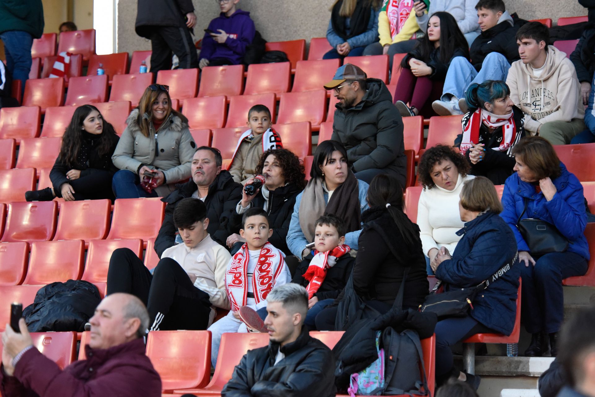 Encuéntrate en la grada en el Granada femenino-Sevilla