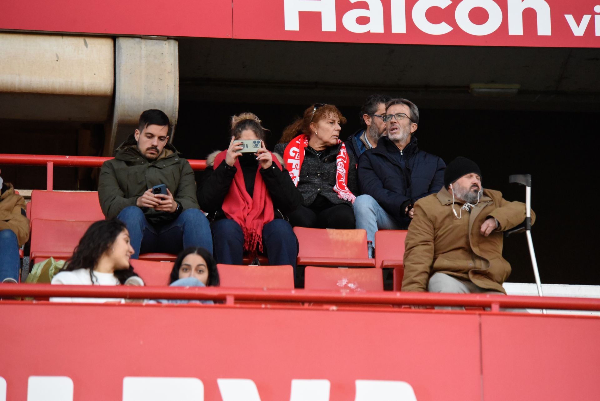 Encuéntrate en la grada en el Granada femenino-Sevilla