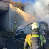 Una mujer sobrevive tras calcinarse su coche al caer por un terraplén de la A-92