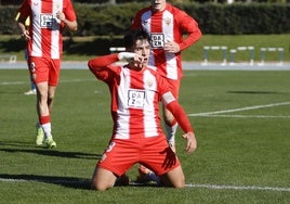 Joan Gázquez celebra su golazo, que sirve para romper rachas.