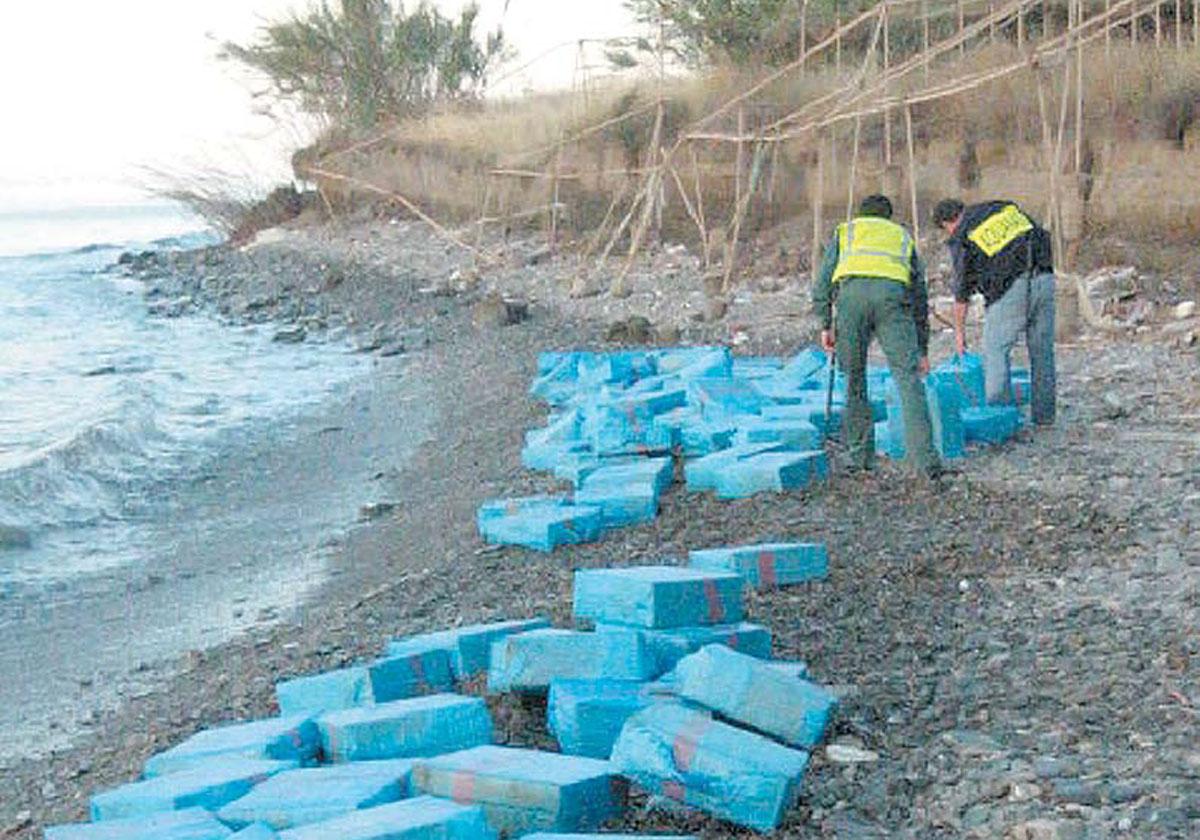 Imagen de archivo del alijo que preparó en 2006 el coronel Santaella para su aprehensión con la intención de que la Guardia Civil no sospechara