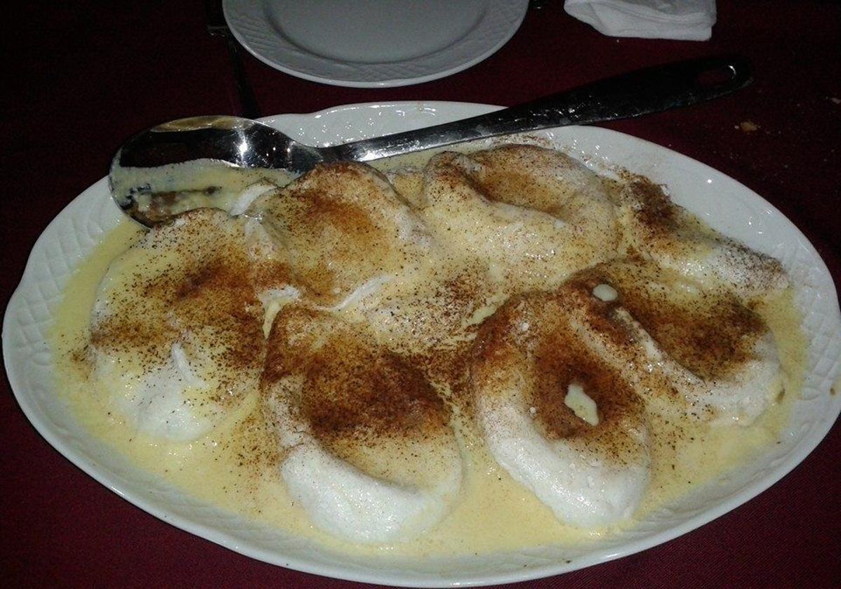 Pollas de leche, dulce de Navas de San Juan.