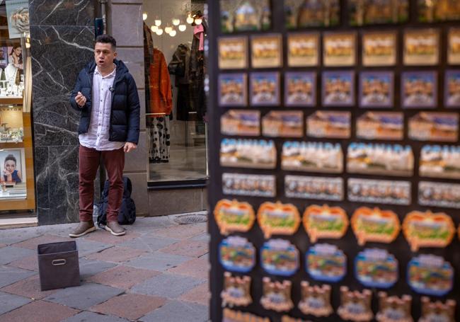 Felipe, en su esquina habitual del Zacatín.