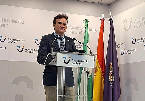 El alcalde de Jaén, Agustín González, en el Ayuntamiento.
