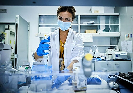 Foto de archivo de un laboratorio de la UGR.