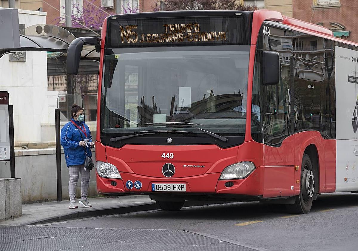 Autobús urbano en Granada