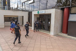 La entrada de los juzgados de La Caleta de Granada