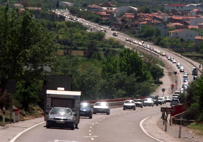 La autovía de la Costa se culminó en 2015 y transformó la comarca.