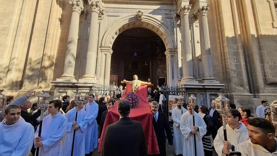 La talla del Cristo del Silencio, a las puertas del Sagrario.