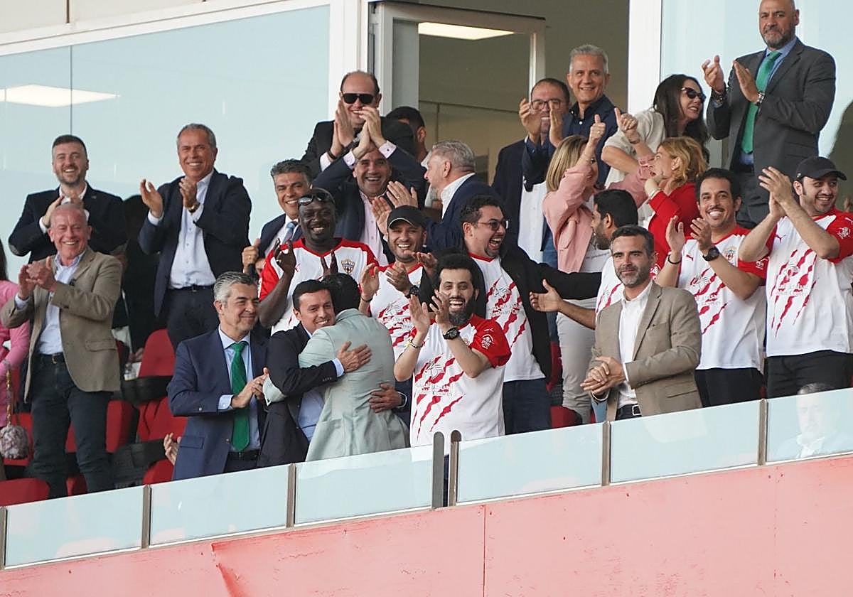 Turki en el palco del estadio de la UD Almería