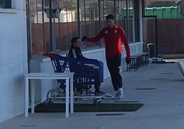 Lucas Boyé vuelve al vestuario ya tras sus ejercicios.