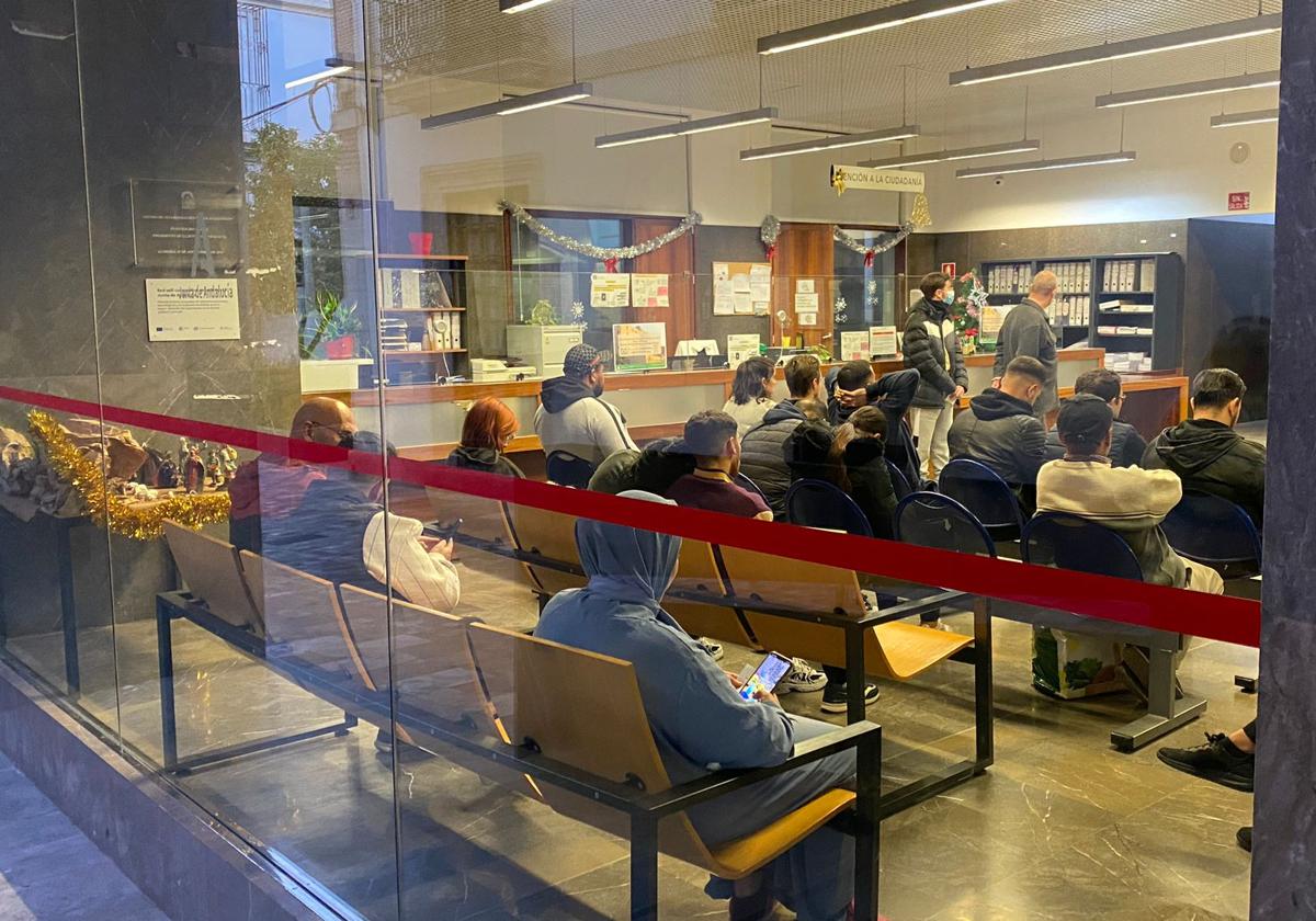 Pacientes en la sala de espera del Hospital Provincial.