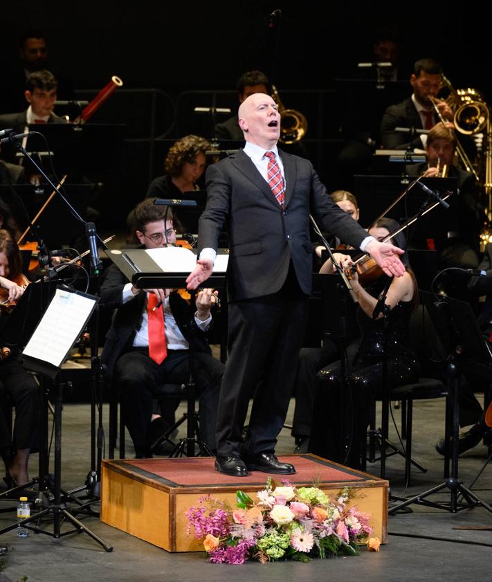 Imagen secundaria 2 - El concierto de valses y polkas de la OCAL recarga de energía a los almerienses y da inicio al año cultural