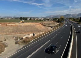 Las máquinas trabajan ya en la zona de la GR-43 que enlazará con la A-92G