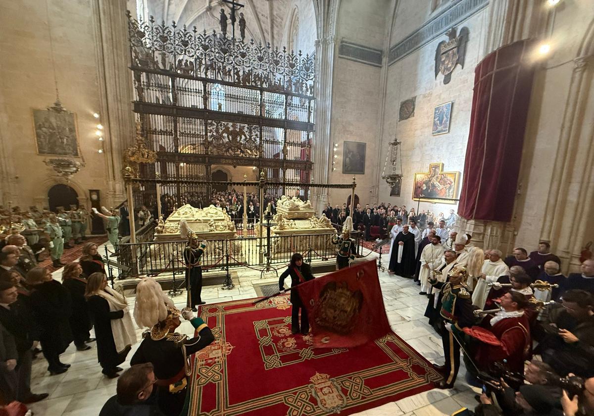 Tremolación del pendón en la Catedral de Granada.