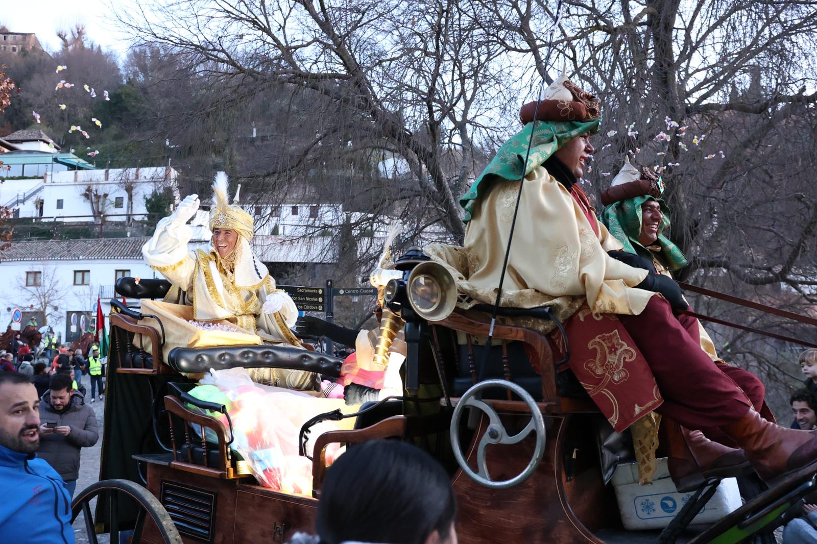 Las imágenes que no has visto de la cabalgata del Heraldo en Granada