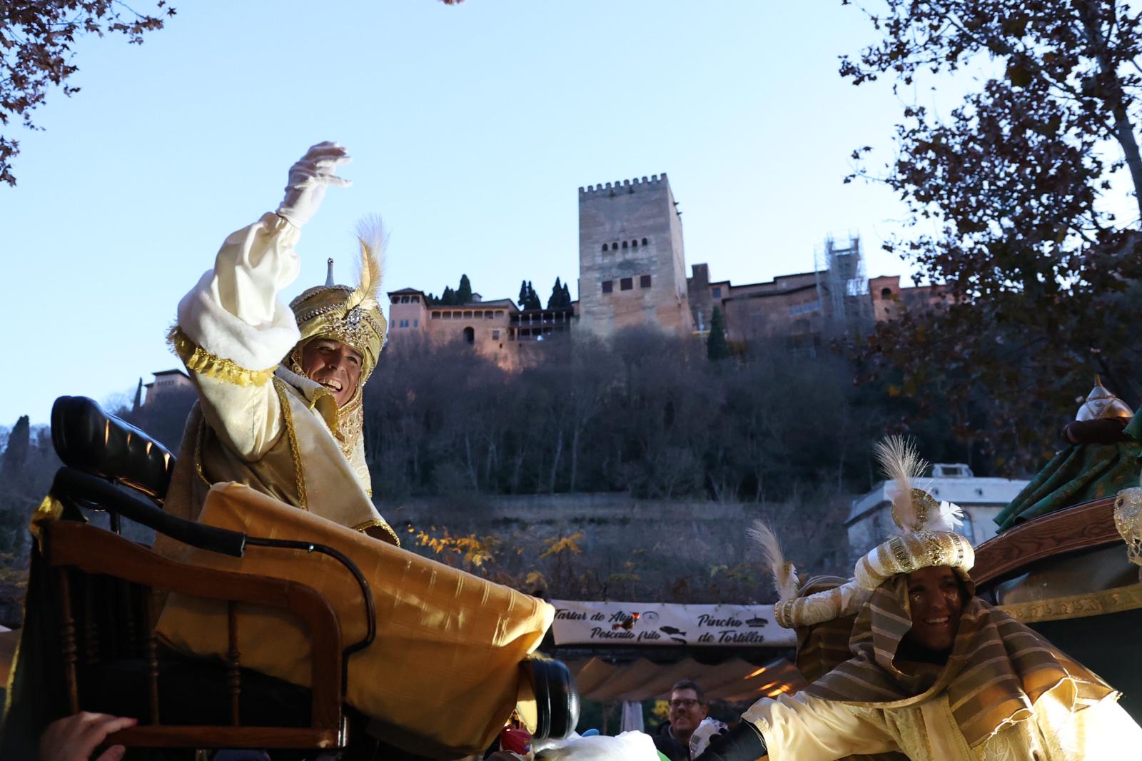 Las imágenes que no has visto de la cabalgata del Heraldo en Granada