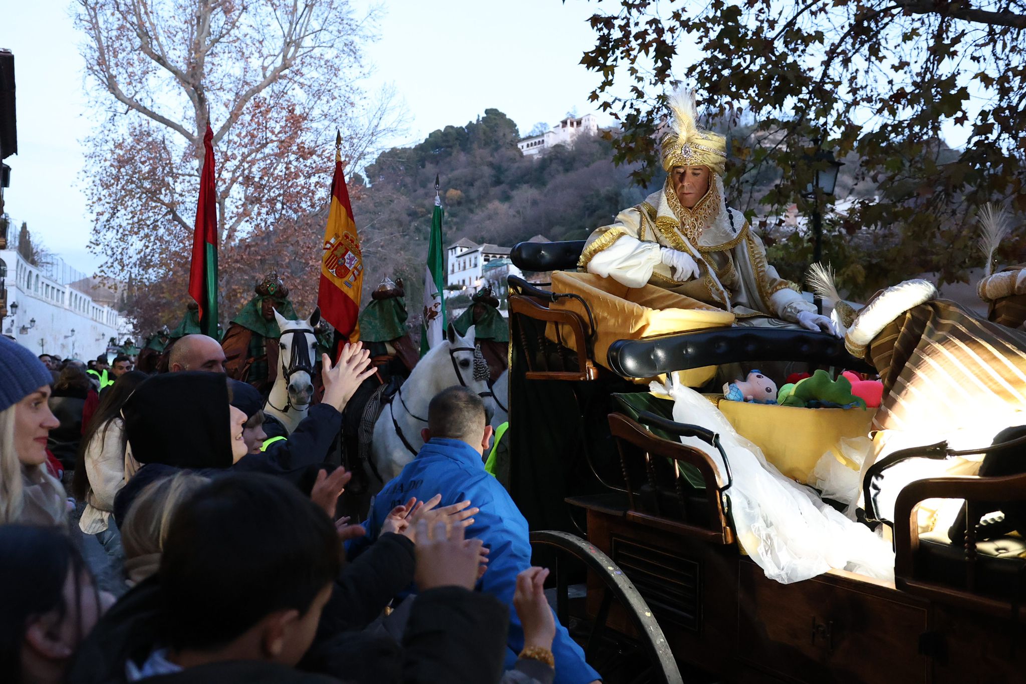 Las imágenes que no has visto de la cabalgata del Heraldo en Granada